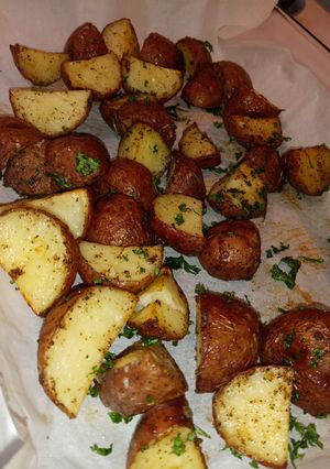 A picture of The BEST roasted potatoes.
