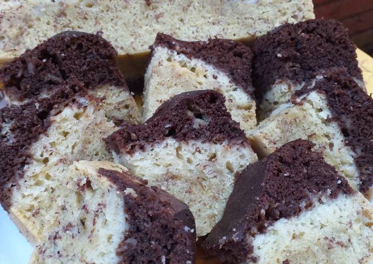 Cara Gampang Menyiapkan Bolu Pisang Lapis coklat Keju (kukus) yang Enak