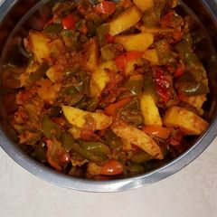 A picture of Aloo Capsicum ki sabji.