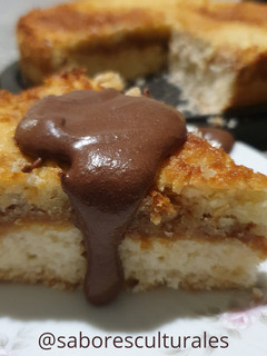 Una foto de Tarta de coco + dulce de leche + cobertura de Ganache