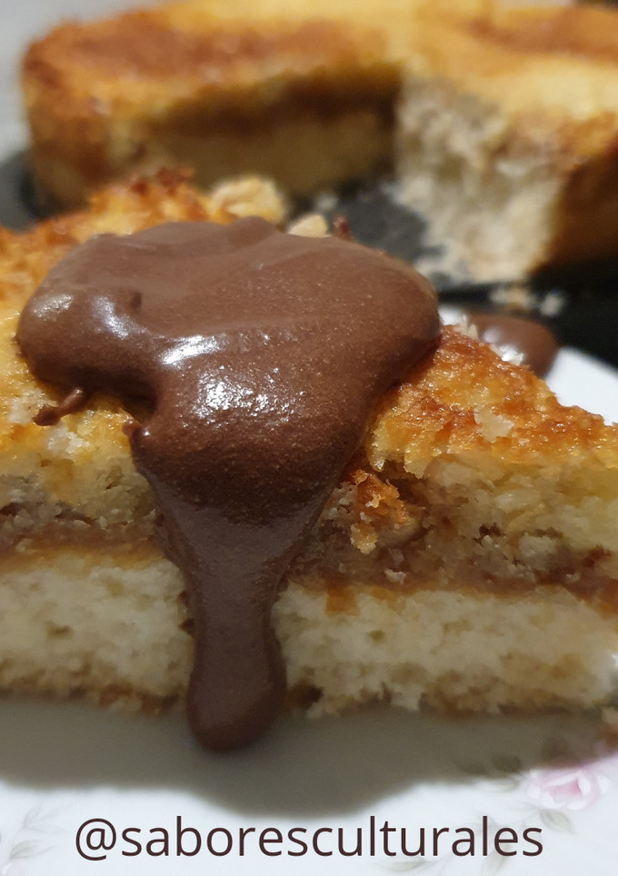 Una foto de Tarta de coco + dulce de leche + cobertura de Ganache