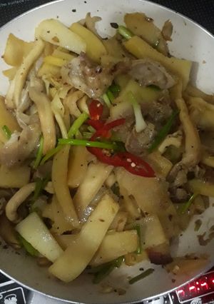 Hình của món Măng xào thịt nấm 🍄.