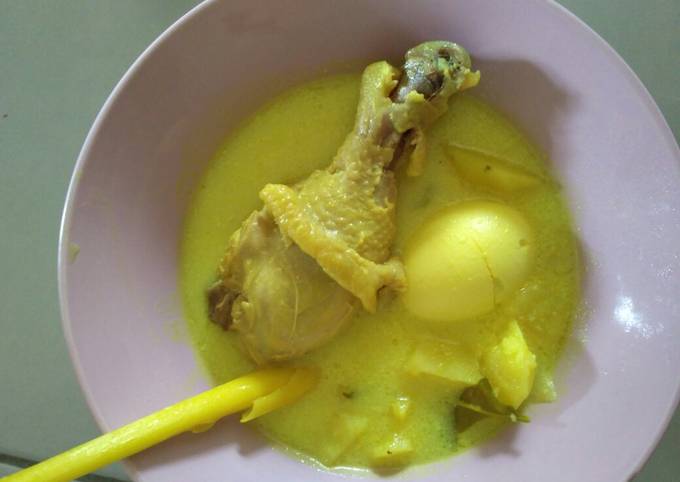 Opor ayam kentang telur