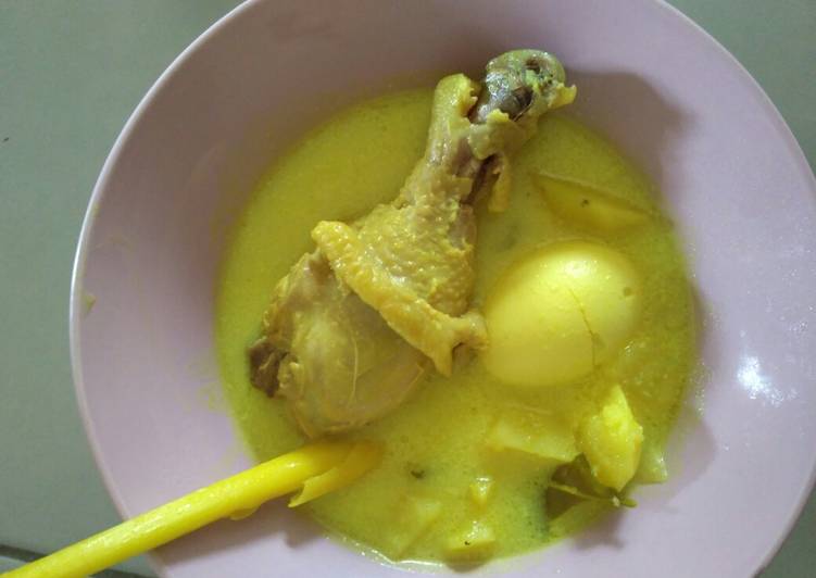 Opor ayam kentang telur