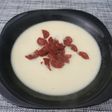 Spárga krémleves kolbászchipssel