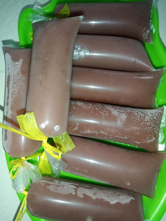 Langkah Mudah untuk Menyiapkan Es lilin coklat (chocolatos Mama Mia lezatos) yang Bisa Manjain Lidah
