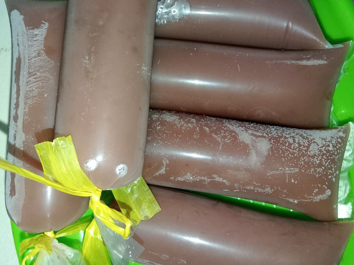 Langkah Mudah untuk Menyiapkan Es lilin coklat (chocolatos Mama Mia lezatos) yang Bisa Manjain Lidah