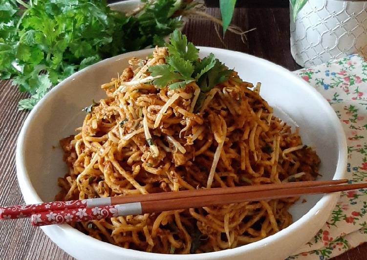 Langkah Mudah untuk Membuat Mee Ayam Pedas Daun Ketumbar yang Enak