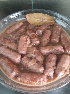Una foto de Salchichas al vino tinto en olla GM