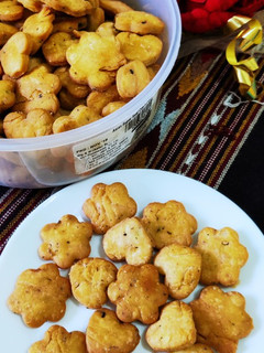 मैदा मेथी मठरी (maida methi mathri recipe in Hindi) रेसिपी मुख्य फोटो