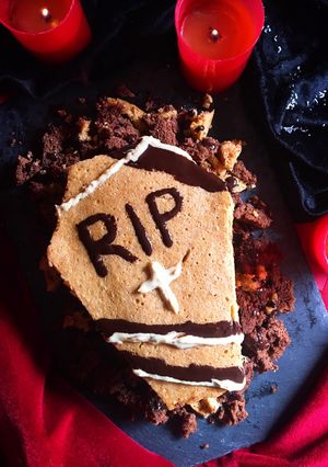 Una foto de Brownie tumba de chocolate y boniato al micro Halloween