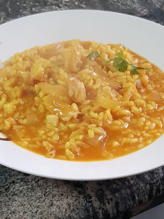 Una foto de Arroz meloso con bacalao y cebolla