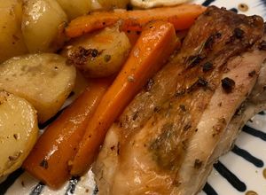 Hình của món Đùi Gà Nướng Bơ Tỏi - Garlic Butter Baked Chicken Thighs.