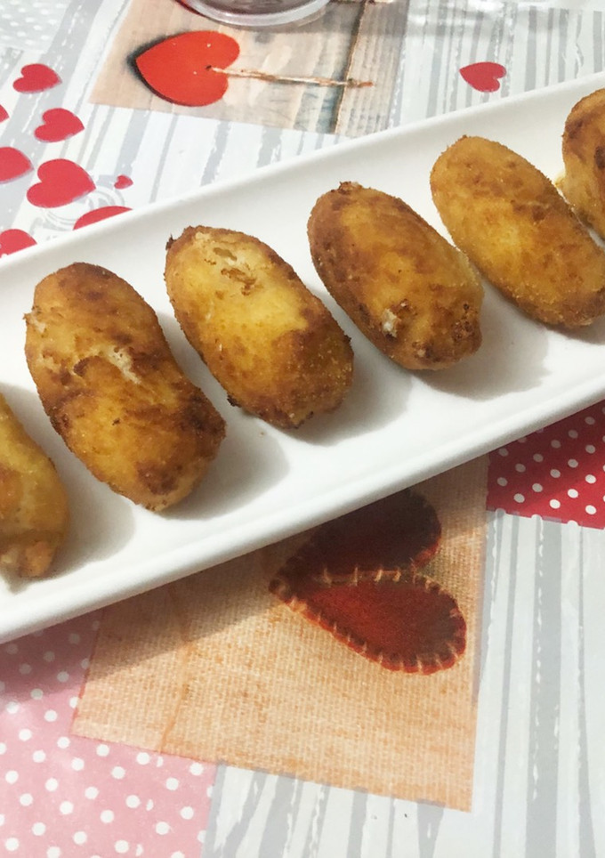 Una foto de Croquetas mixtas de pollo y jamón