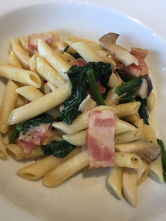 Una foto de Penne con salsa blanca