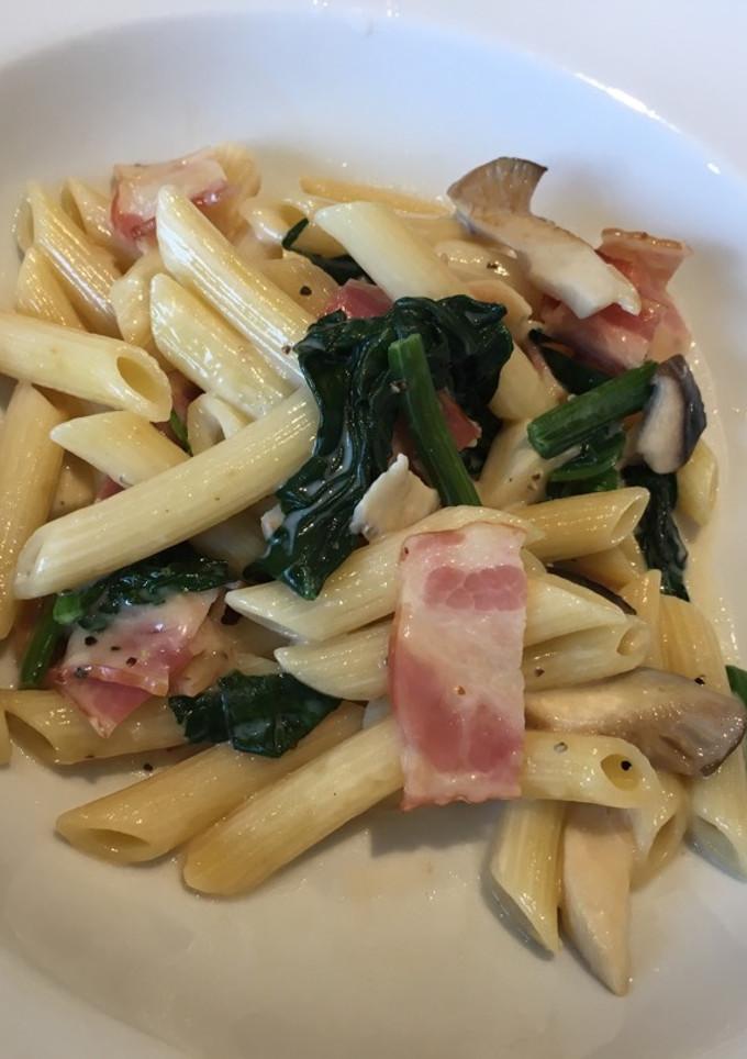Una foto de Penne con salsa blanca