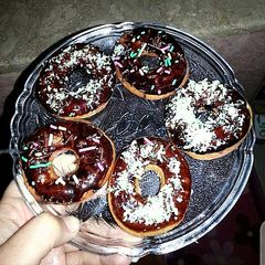 A picture of Yummy donuts.