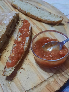 Una foto de Tomate mixeado para pan de campo