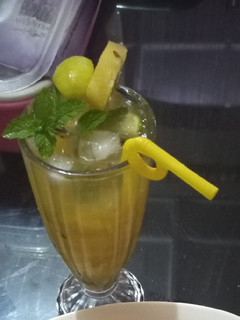 A picture of Pineapple mojito 🍍🍹🥂.