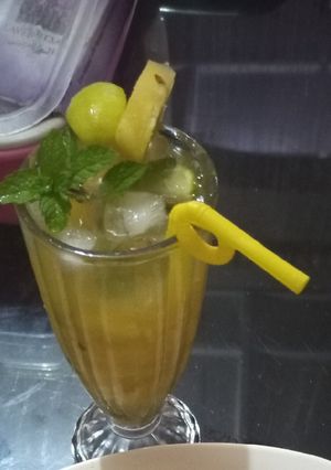 A picture of Pineapple mojito 🍍🍹🥂.
