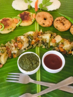 रवा इडली, वड़ा, अप्पम (Rava idli, vada, appam recipe in hindi) रेसिपी मुख्य फोटो