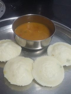 રવા ઈડલી રેસીપી મુખ્ય ફોટો