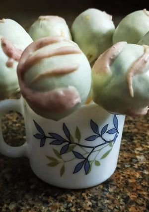 சாக்லேட் கேக் பாப்ஸ் (Chocolate Cake pops recipe in tamil) செய்முறை முக்கிய புகைப்படம்