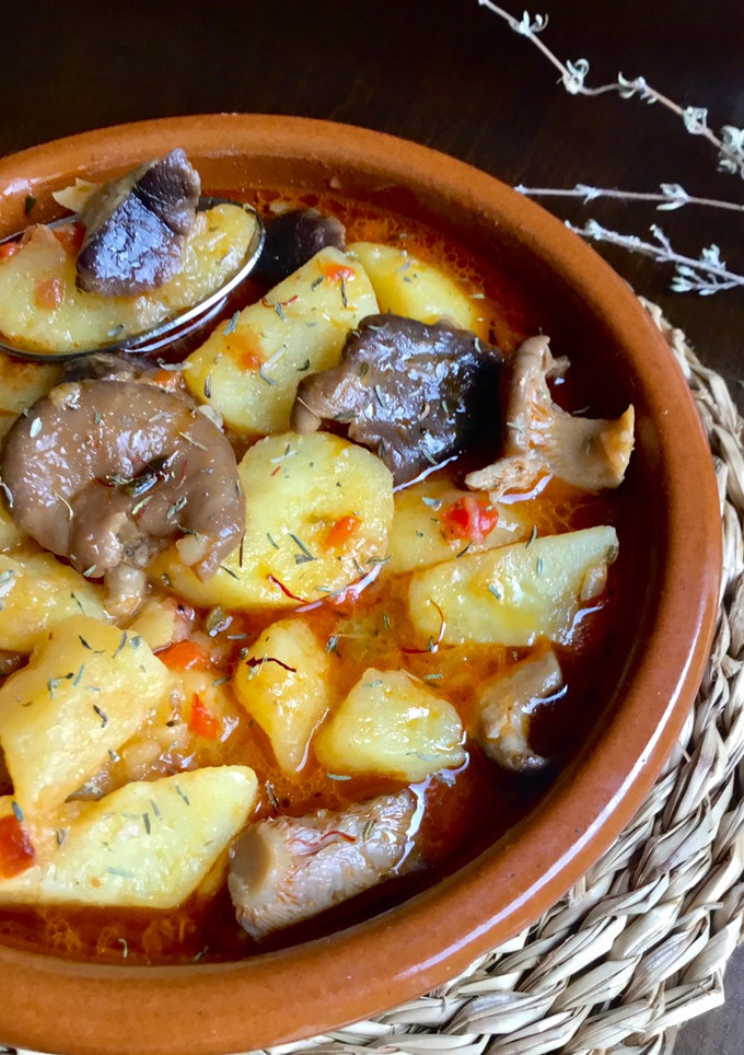 Una foto de Patatas guisadas con setas