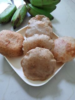 कच्चे केले की कचौड़ी (Kacche kele ki Kachodi recipe in Hindi) रेसिपी मुख्य फोटो