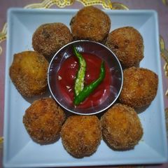 A picture of Egg stuffed bread bonda.