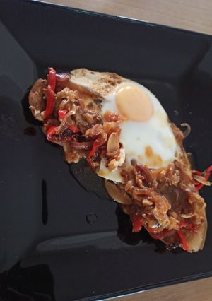 Una foto de Bife de jamón de cerdo encebollado