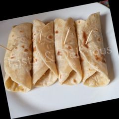 A picture of Flat bread with Egg sauce.