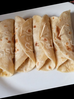 A picture of Flat bread with Egg sauce.