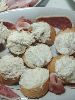 Φωτογραφία της συνταγής Καναπεδάκια με ντιπ "κοτόπουλου" 🍗🥖