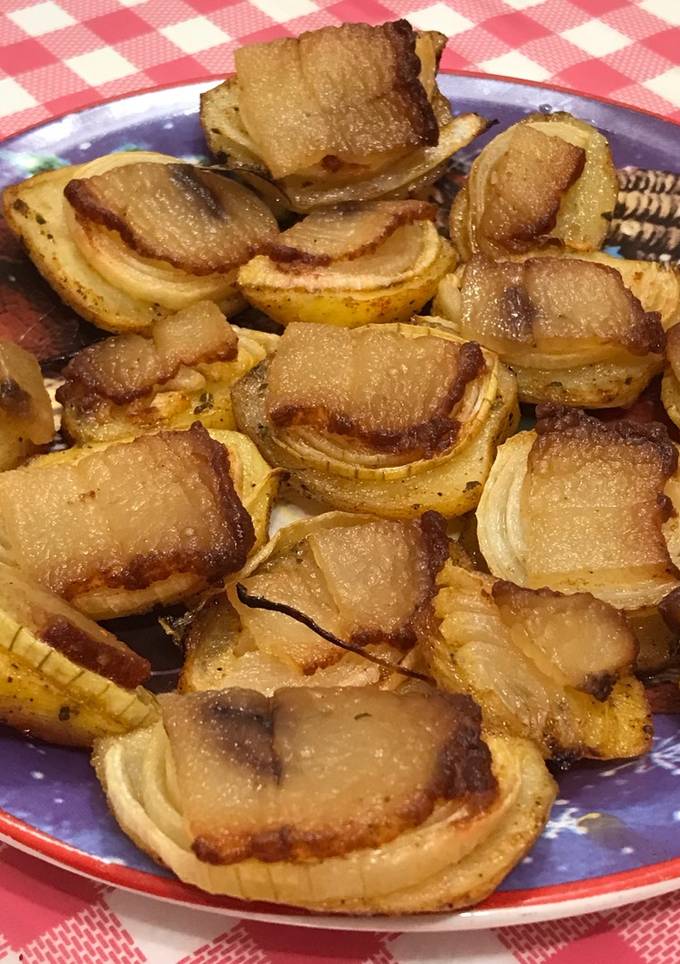 Картопля запечена з салом