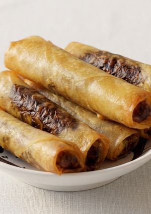 印尼巧克力香蕉春捲 (Piscok kulit lumpia) 的食譜成品照片