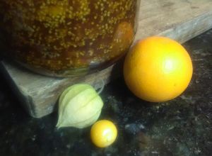 Una foto de Agua y manto con naranja en mermelada