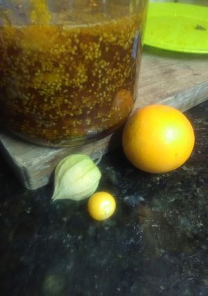 Una foto de Agua y manto con naranja en mermelada