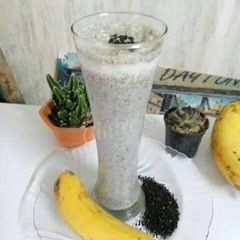 A picture of Healthy Black Sesame and Banana Smoothies.