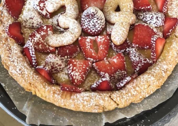 Crostata con crema e fragole