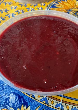 Une photo de Compote de pommes, quetsches et prunes d’ente à la vanille
