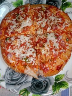 होममेड चीज़ पिज़्ज़ा(homemade cheese pizza recipe in hindi) रेसिपी मुख्य फोटो