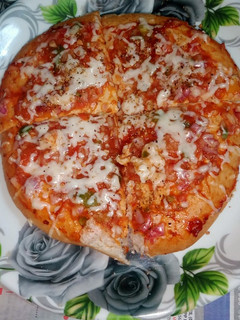 होममेड चीज़ पिज़्ज़ा(homemade cheese pizza recipe in hindi) रेसिपी मुख्य फोटो