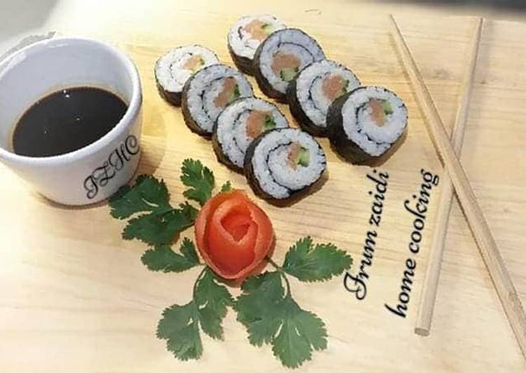 Recipe: Delicious 🐟🥒Salmon & Cucumber Sushi Rolls🐟🥒