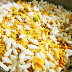 A picture of Dry bhel.