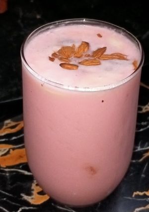 A picture of Rose milk.