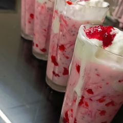 A picture of Strawberry falooda.