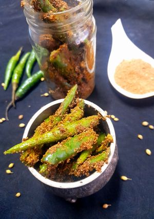 हरी मिर्च अचार (hari mirch achar recipe in Hindi) रेसिपी मुख्य फोटो