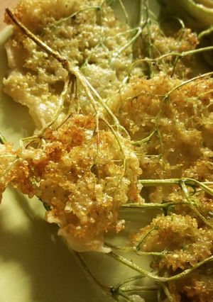 Foto di Fiori di sambuco, di robinia (acacia) e di zucca fritti