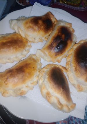 Una foto de Empanadas de cebolla y mozzarella